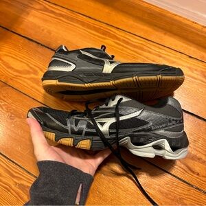 Mizuno volleyball shoes